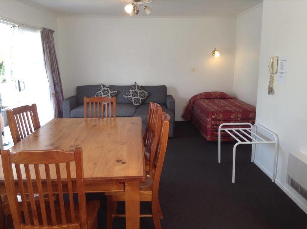Rose Court 4*
